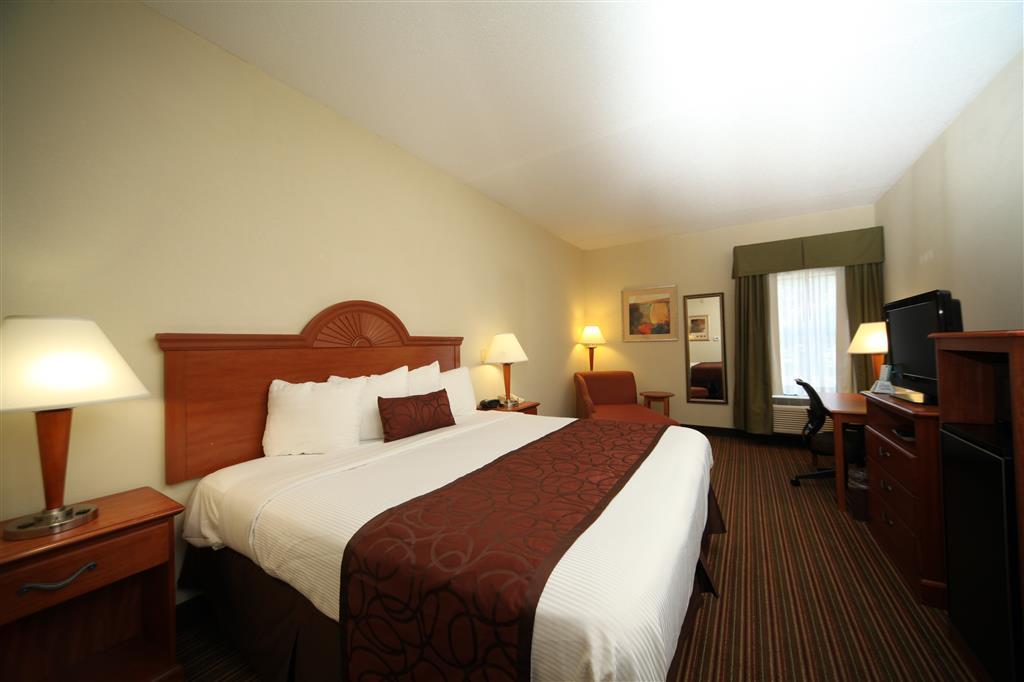 Best Western Plus Edison Inn Гарнър Стая снимка